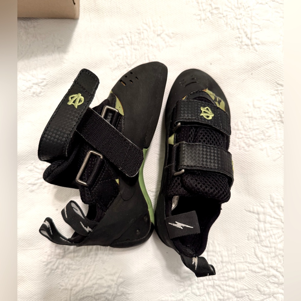 Evolv Predator G2 Climbing Shoes, Sz 36